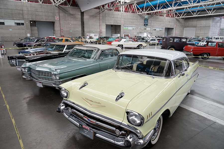 Auto Retro reunió joyas del automovilismo en Poliforum León